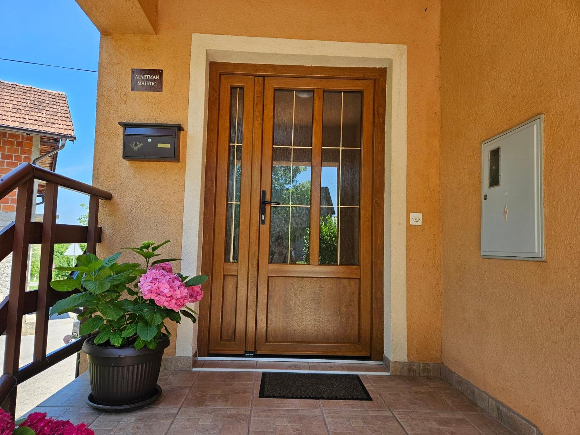 Apartment Majetic Gornji Vaganac Екстер'єр фото