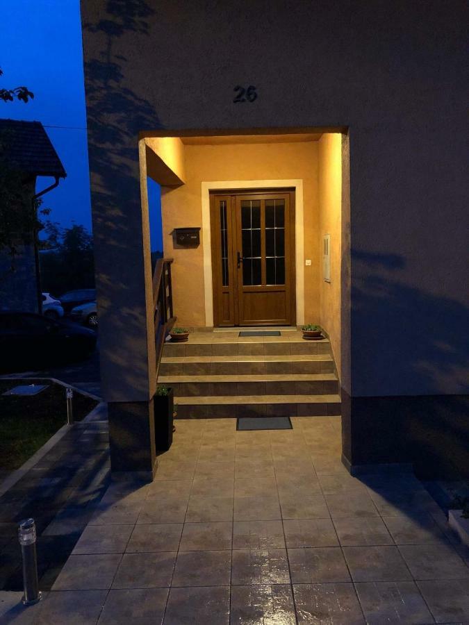 Apartment Majetic Gornji Vaganac Екстер'єр фото